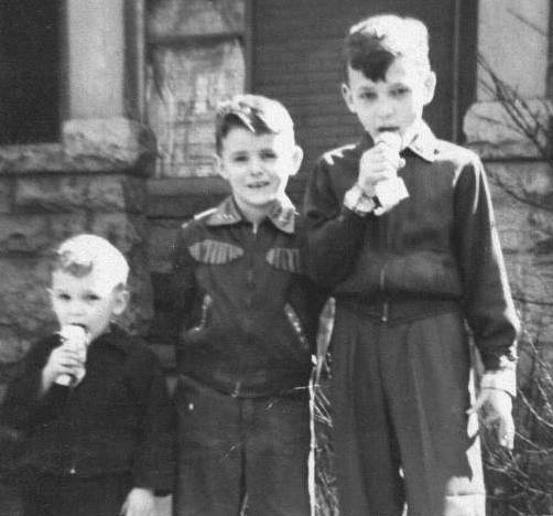 CHUCKY BILL AND TOMMY SEGAL ON 51 ST CHICAGO c1952